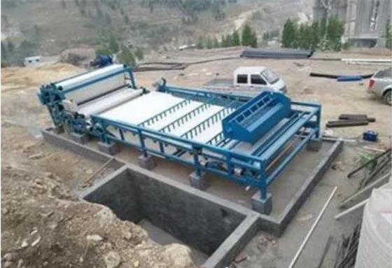 帶式污泥脫水機(jī)的結(jié)構(gòu)、工作原理、性能及優(yōu)點(diǎn)